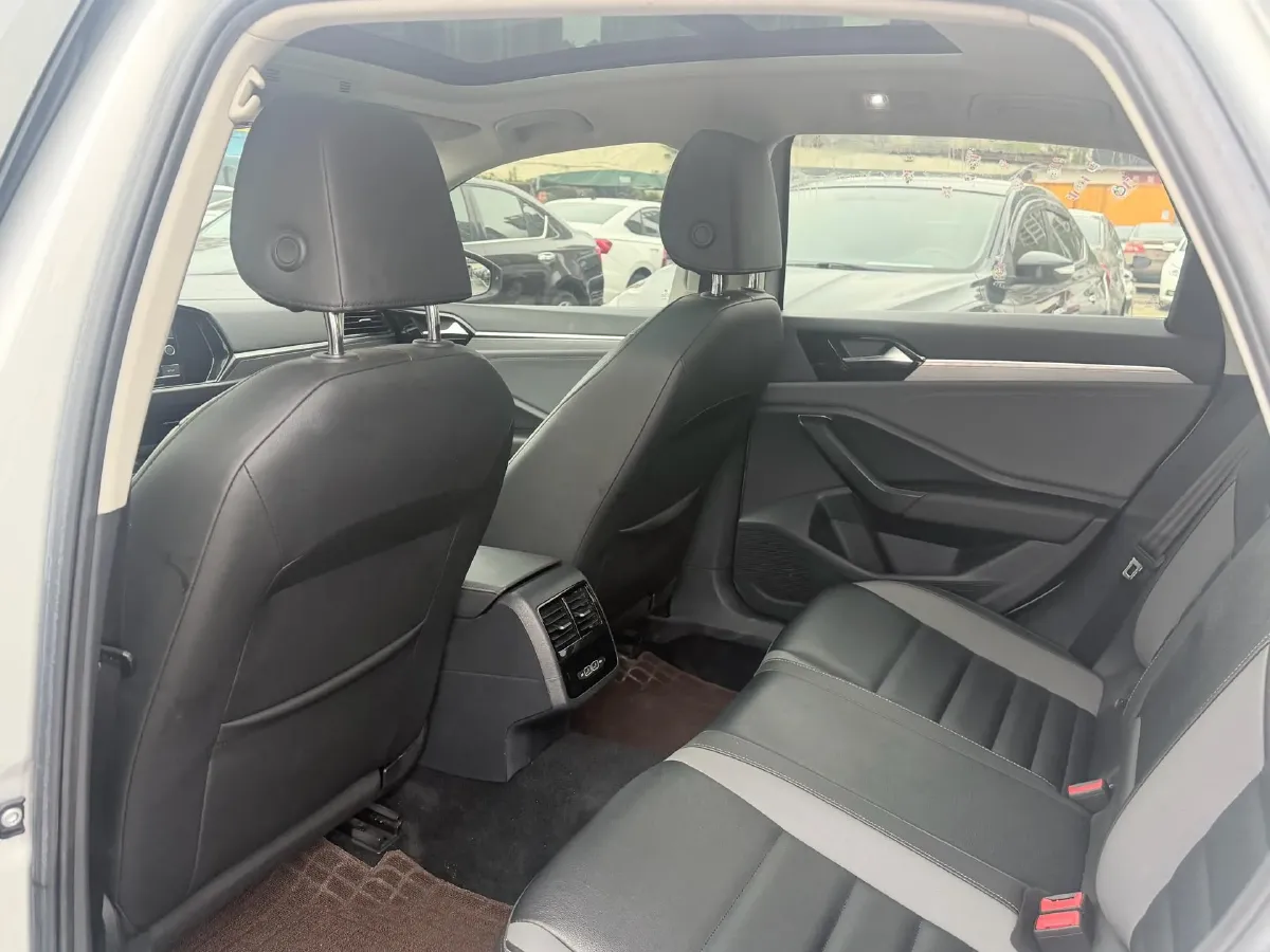 2019 Jeep Renegade 1.3T 173HP L4 7DCT,autocango,china used car exporter,china ev exporter,chinese used car exporter,chinese used ev exporter