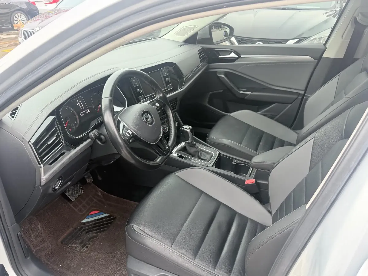 2019 Jeep Renegade 1.3T 173HP L4 7DCT,autocango,china used car exporter,china ev exporter,chinese used car exporter,chinese used ev exporter