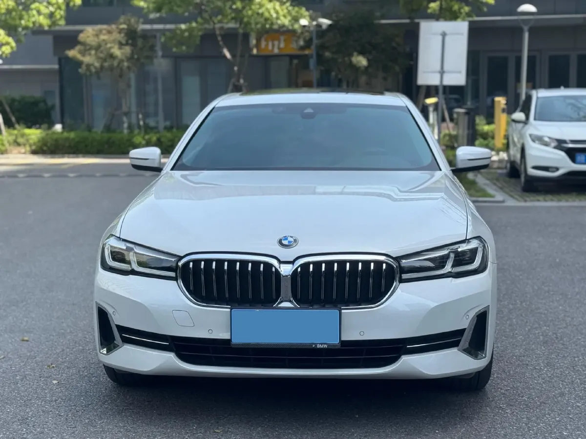 2022 BMW 5 Series 2.0T 252HP L4 8AT,autocango,china used car exporter,china ev exporter,chinese used car exporter,chinese used ev exporter