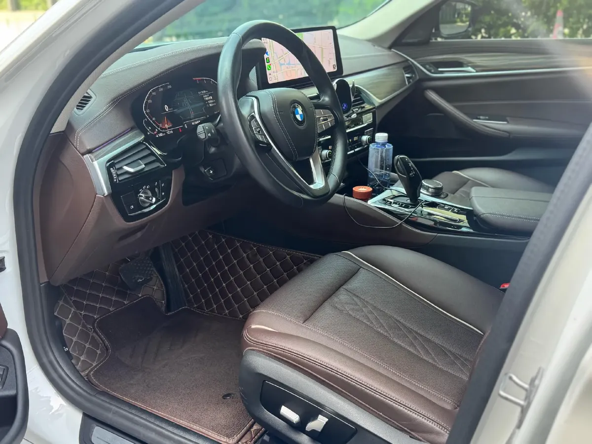 2022 BMW 5 Series 2.0T 252HP L4 8AT,autocango,china used car exporter,china ev exporter,chinese used car exporter,chinese used ev exporter