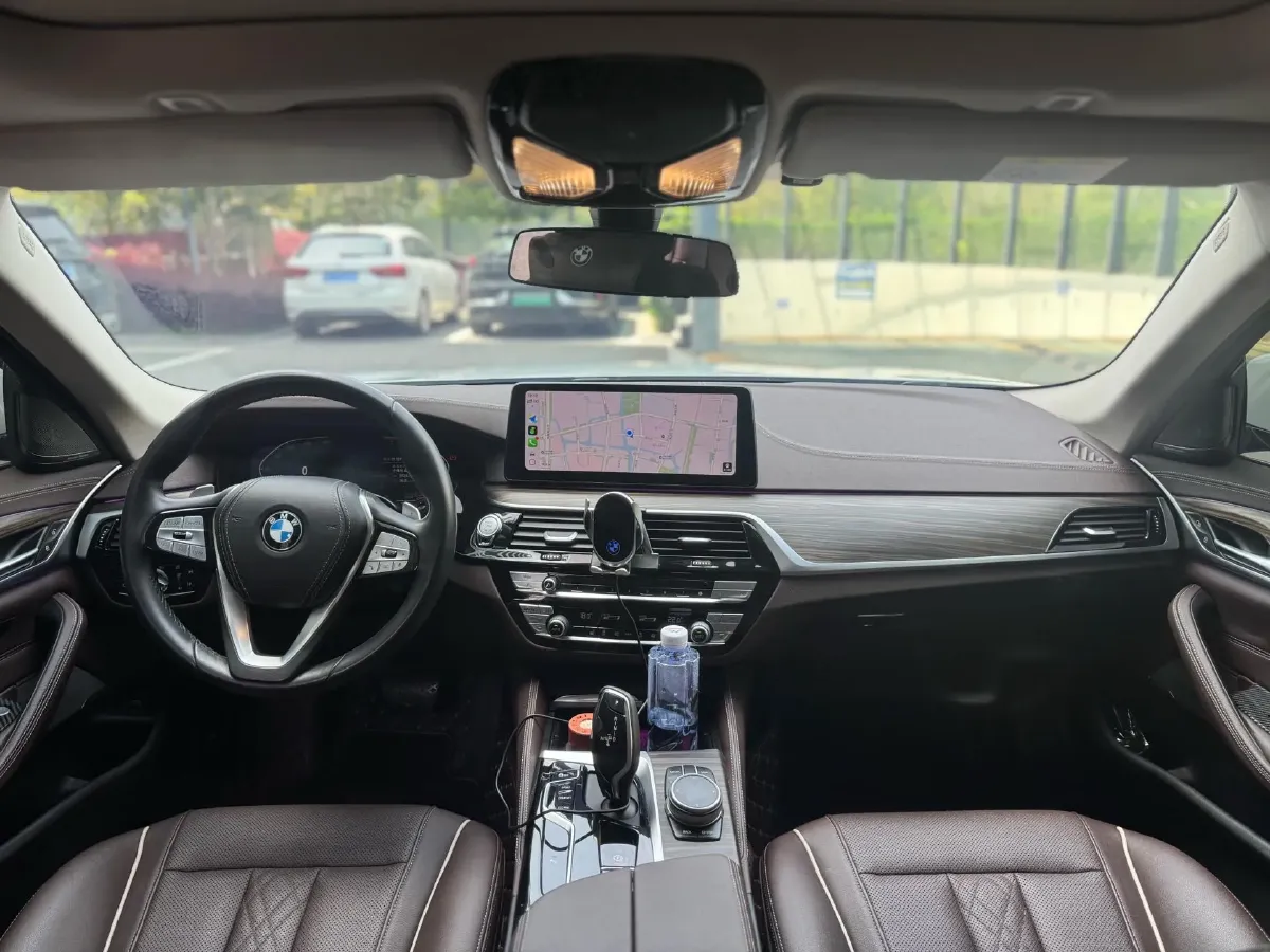 2022 BMW 5 Series 2.0T 252HP L4 8AT,autocango,china used car exporter,china ev exporter,chinese used car exporter,chinese used ev exporter