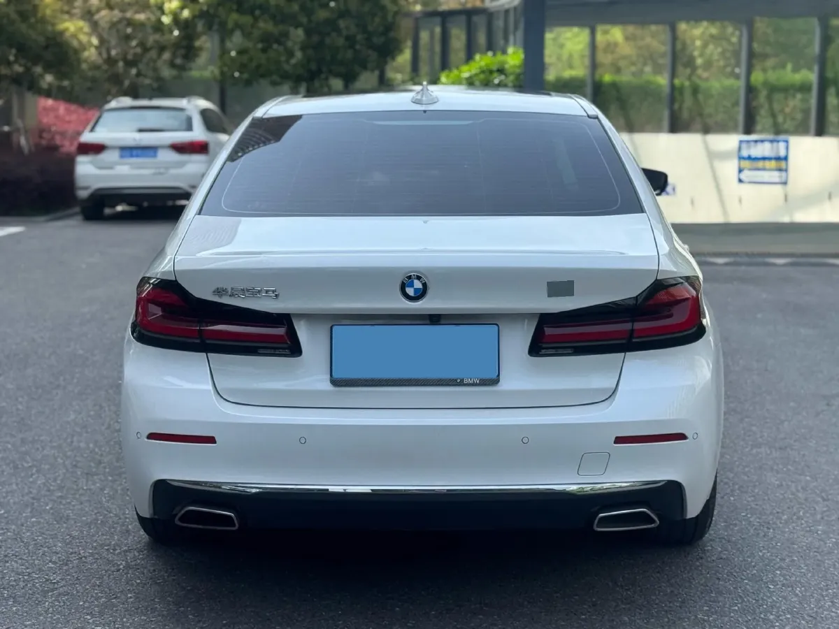 2022 BMW 5 Series 2.0T 252HP L4 8AT,autocango,china used car exporter,china ev exporter,chinese used car exporter,chinese used ev exporter