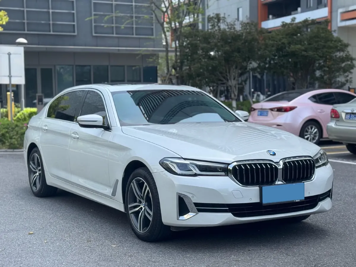 2022 BMW 5 Series 2.0T 252HP L4 8AT,autocango,china used car exporter,china ev exporter,chinese used car exporter,chinese used ev exporter