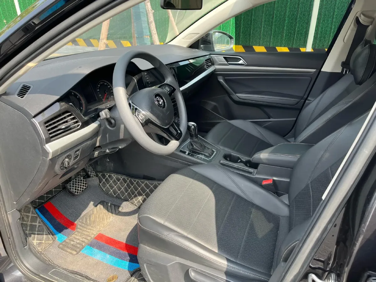 2022 Bestune B70 2.0T 224HP L4 6AT,autocango,china used car exporter,china ev exporter,chinese used car exporter,chinese used ev exporter