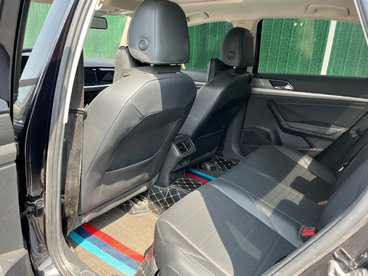 2022 Bestune B70 2.0T 224HP L4 6AT,autocango,china used car exporter,china ev exporter,chinese used car exporter,chinese used ev exporter