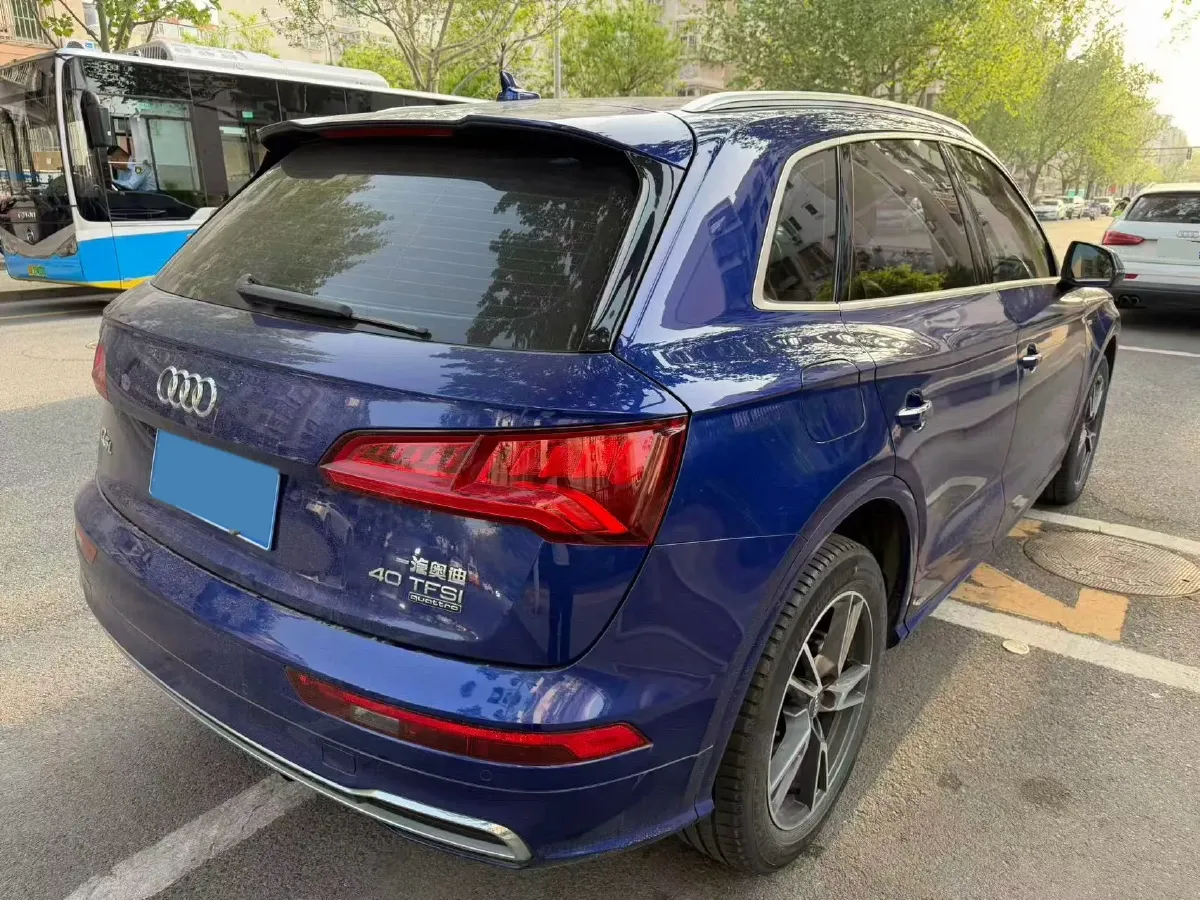 2020 Audi Q5L 2.0T 190HP L4 7DCT,autocango,china used car exporter,china ev exporter,chinese used car exporter,chinese used ev exporter