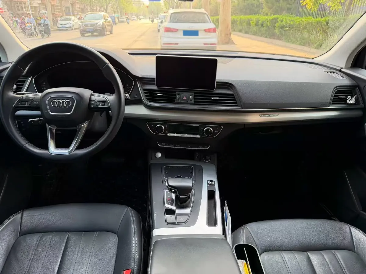 2020 Audi Q5L 2.0T 190HP L4 7DCT,autocango,china used car exporter,china ev exporter,chinese used car exporter,chinese used ev exporter