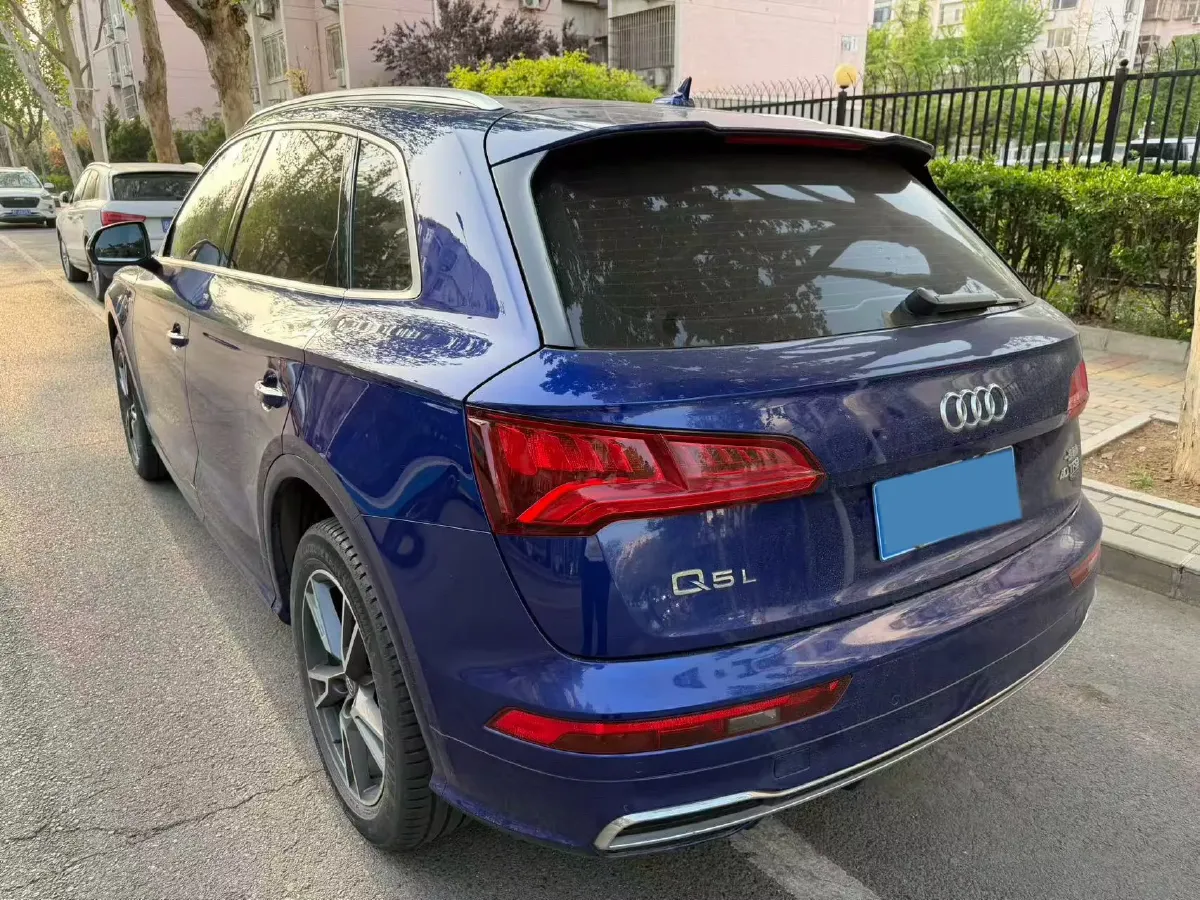 2020 Audi Q5L 2.0T 190HP L4 7DCT,autocango,china used car exporter,china ev exporter,chinese used car exporter,chinese used ev exporter