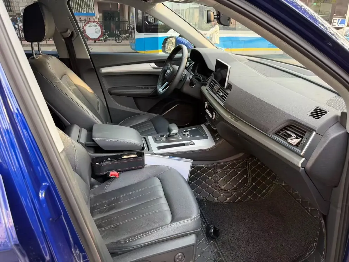 2020 Audi Q5L 2.0T 190HP L4 7DCT,autocango,china used car exporter,china ev exporter,chinese used car exporter,chinese used ev exporter