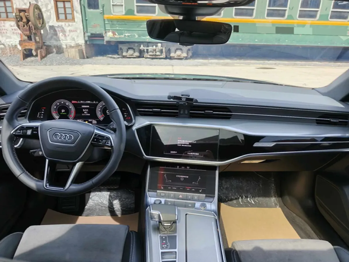 2021 Audi A6L 2.0T 224HP L4 7DCT,autocango,china used car exporter,china ev exporter,chinese used car exporter,chinese used ev exporter