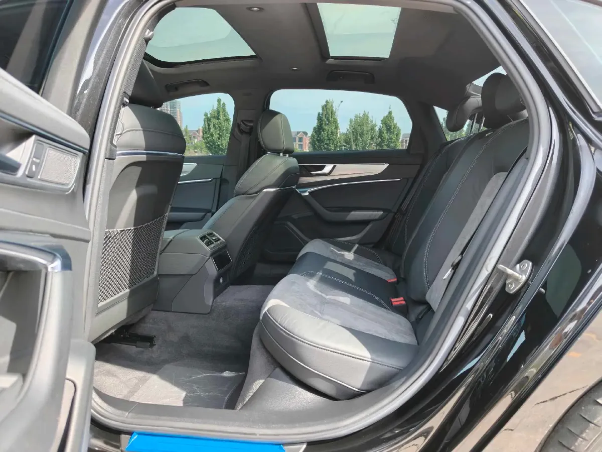 2021 Audi A6L 2.0T 224HP L4 7DCT,autocango,china used car exporter,china ev exporter,chinese used car exporter,chinese used ev exporter