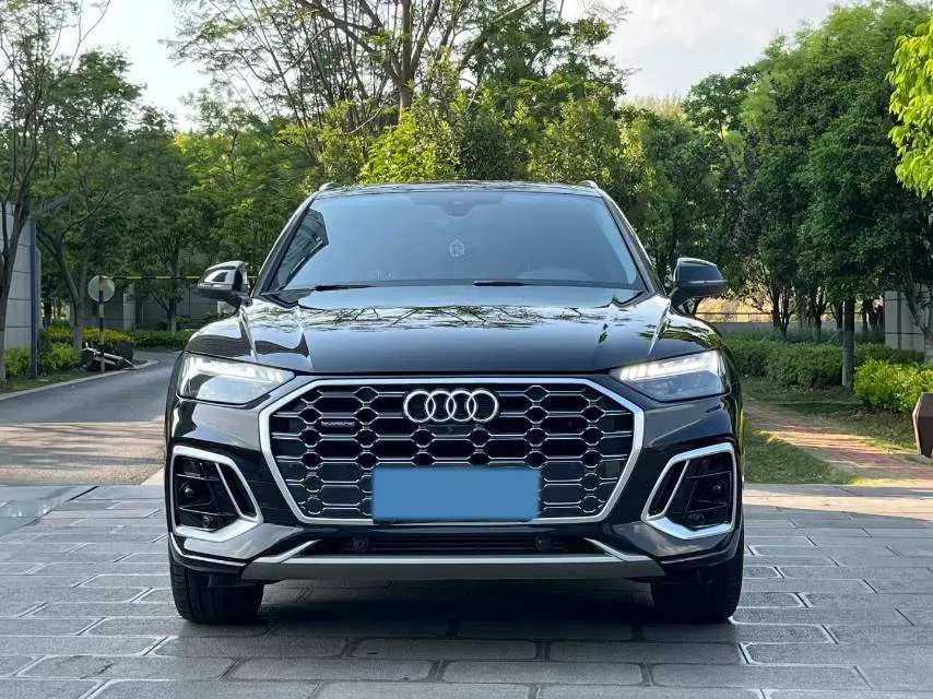 2022 Audi Q5L 2.0T 252HP L4 7DCT,autocango,china used car exporter,china ev exporter,chinese used car exporter,chinese used ev exporter