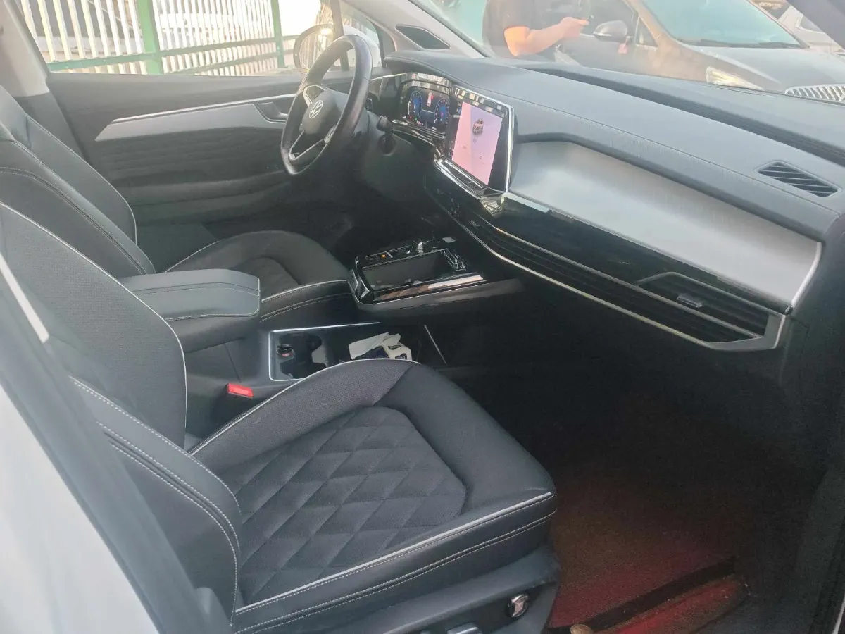 2022 Volkswagen Talagon 2.5T 299HP V6 7DCT,autocango,china used car exporter,china ev exporter,chinese used car exporter,chinese used ev exporter