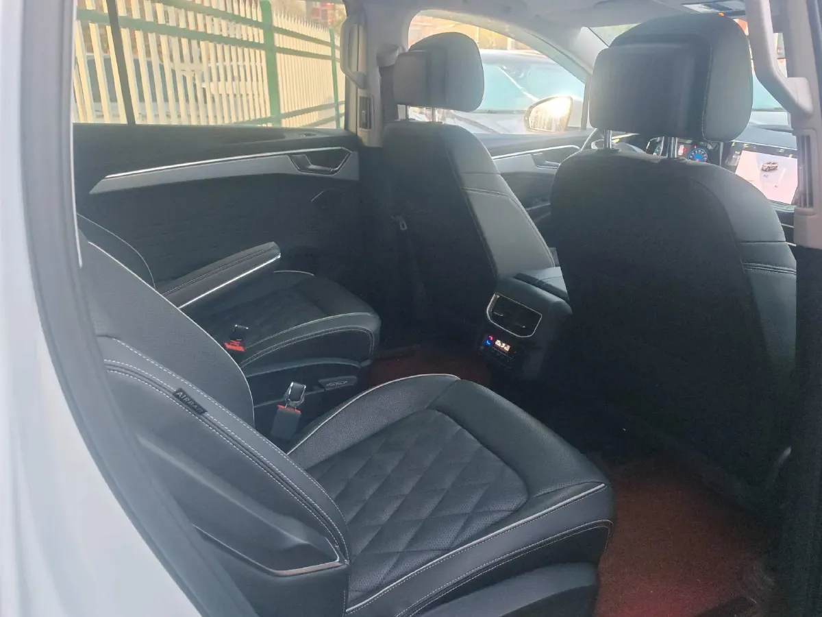 2022 Volkswagen Talagon 2.5T 299HP V6 7DCT,autocango,china used car exporter,china ev exporter,chinese used car exporter,chinese used ev exporter