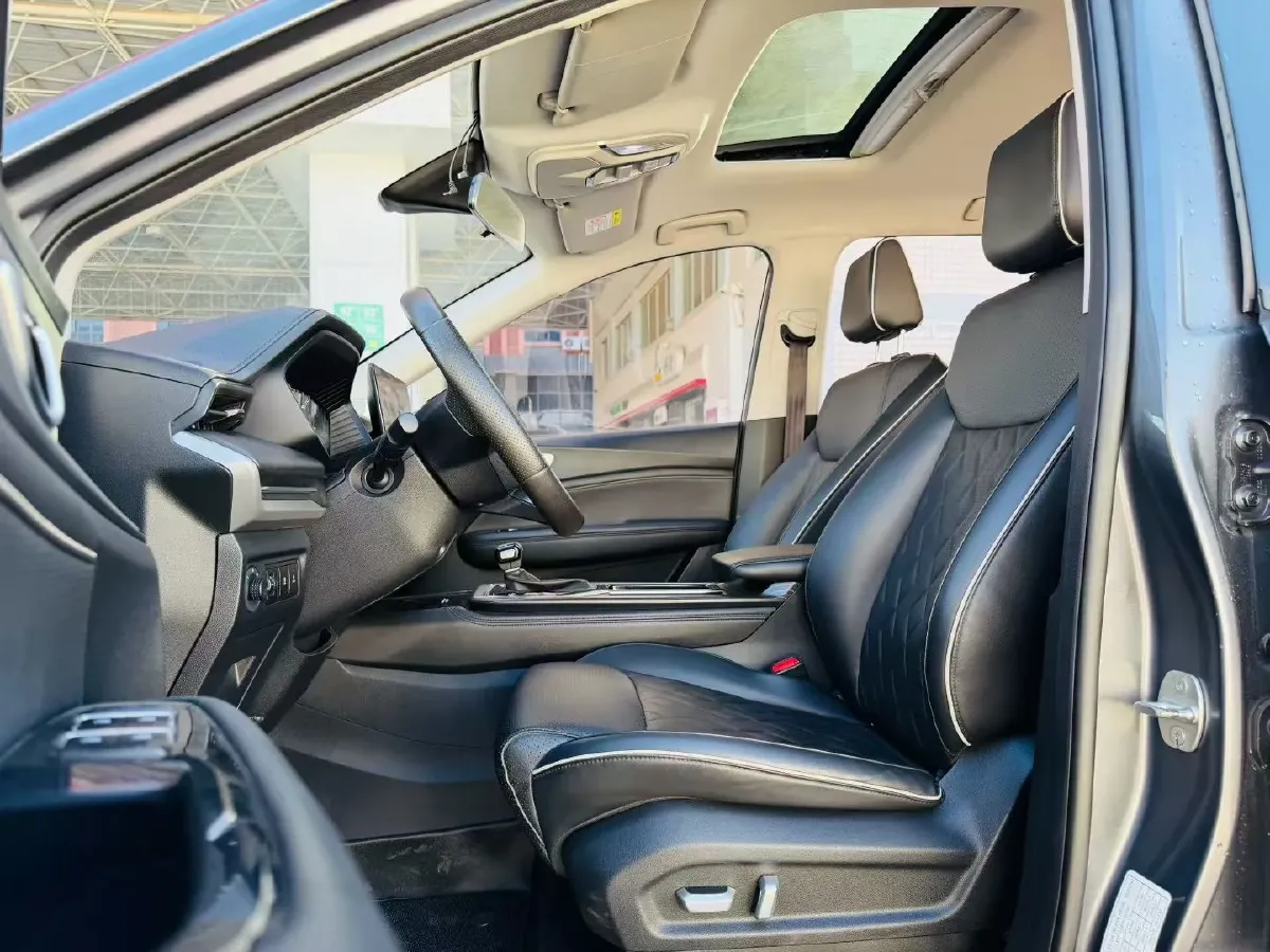 2022 Venucia T60 1.6L 126HP L4 CVT,autocango,china used car exporter,china ev exporter,chinese used car exporter,chinese used ev exporter