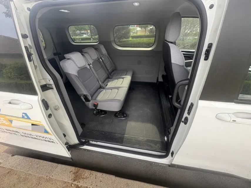 2023 MAXUS XinTu V70 2.0T 125HP L4 6MT,autocango,china used car exporter,china ev exporter,chinese used car exporter,chinese used ev exporter