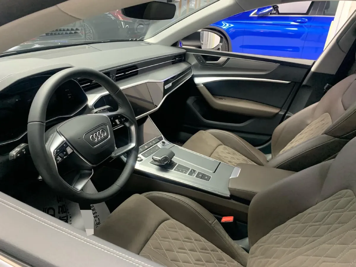 2024 Audi A7L 2.0T 245HP L4 7DCT,autocango,china used car exporter,china ev exporter,chinese used car exporter,chinese used ev exporter