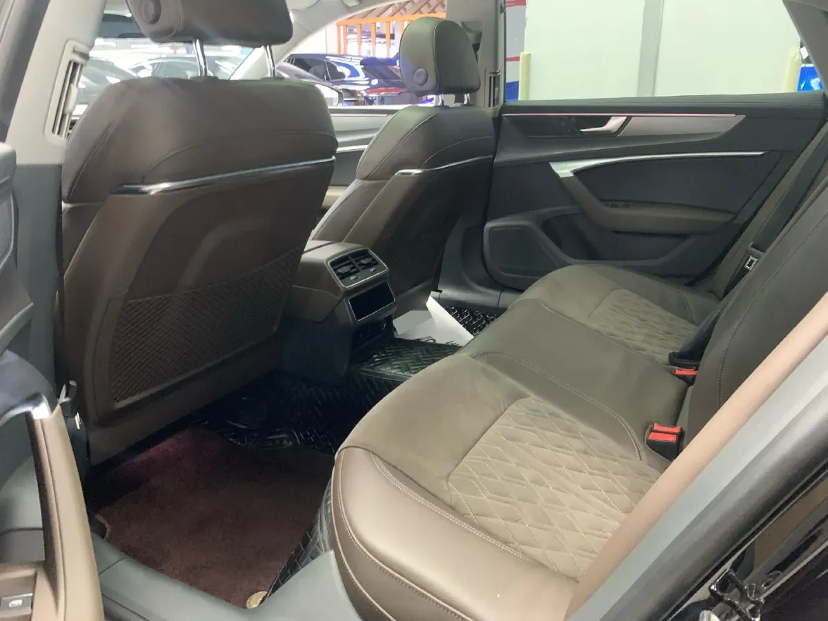 2024 Audi A7L 2.0T 245HP L4 7DCT,autocango,china used car exporter,china ev exporter,chinese used car exporter,chinese used ev exporter