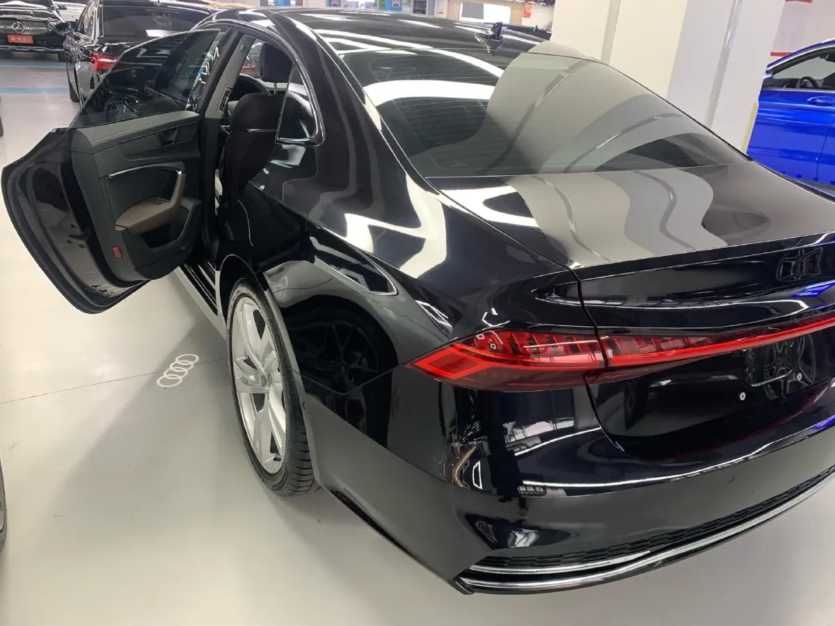 2024 Audi A7L 2.0T 245HP L4 7DCT,autocango,china used car exporter,china ev exporter,chinese used car exporter,chinese used ev exporter