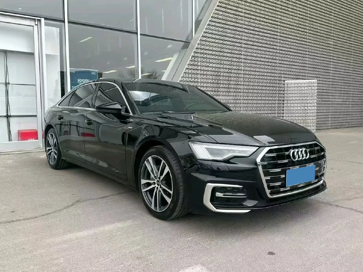 2024 Audi A6L 2.0T 190HP L4 7DCT,autocango,china used car exporter,china ev exporter,chinese used car exporter,chinese used ev exporter