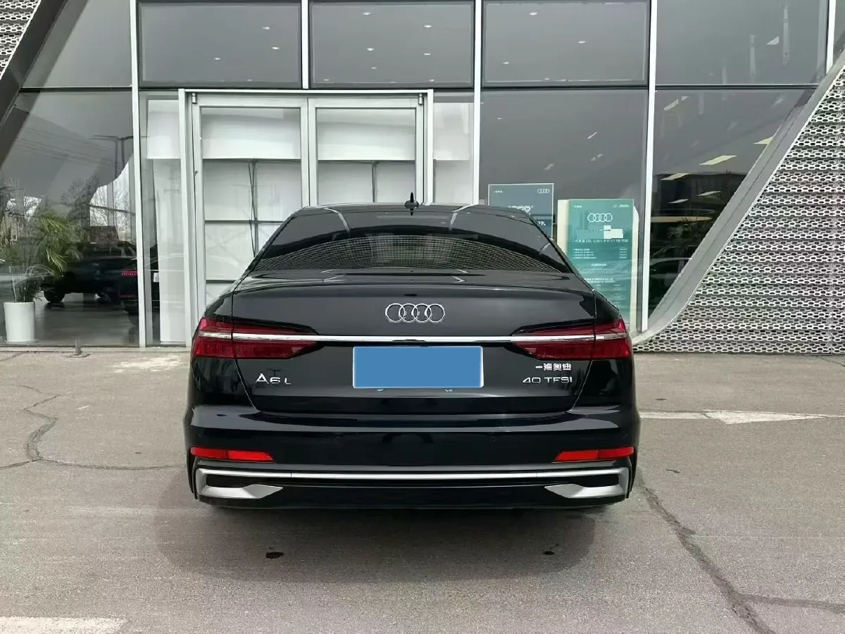 2024 Audi A6L 2.0T 190HP L4 7DCT,autocango,china used car exporter,china ev exporter,chinese used car exporter,chinese used ev exporter