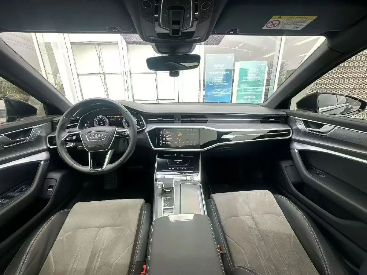 2024 Audi A6L 2.0T 190HP L4 7DCT,autocango,china used car exporter,china ev exporter,chinese used car exporter,chinese used ev exporter