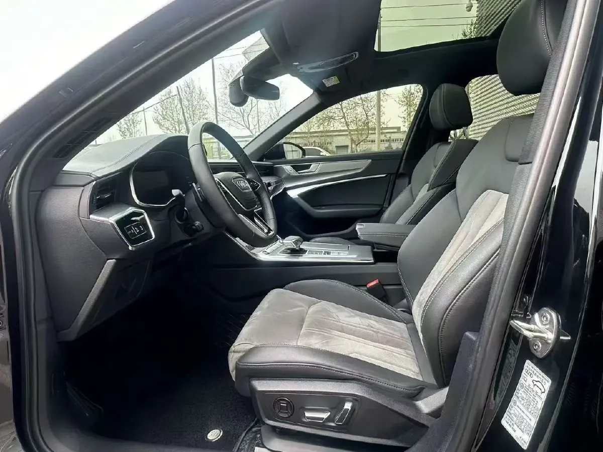 2024 Audi A6L 2.0T 190HP L4 7DCT,autocango,china used car exporter,china ev exporter,chinese used car exporter,chinese used ev exporter