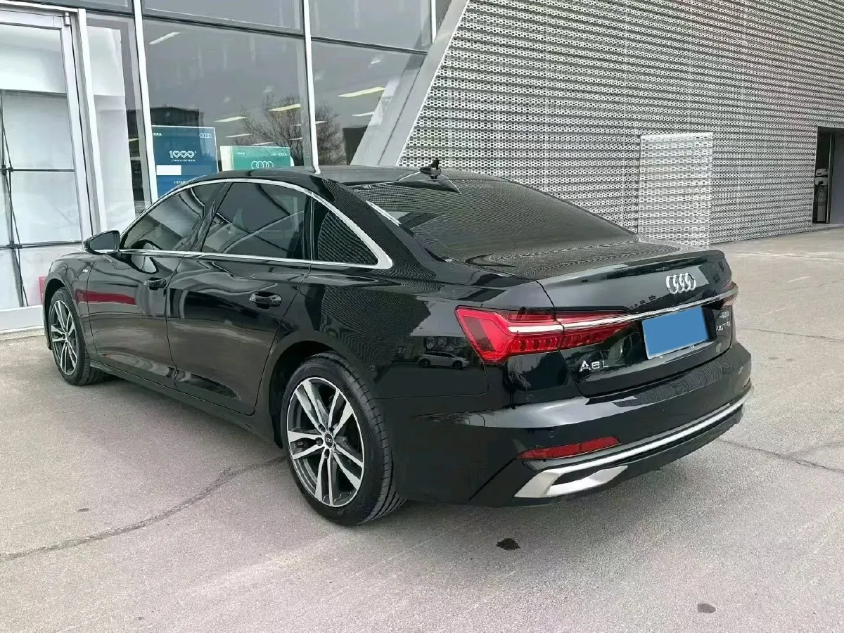 2024 Audi A6L 2.0T 190HP L4 7DCT,autocango,china used car exporter,china ev exporter,chinese used car exporter,chinese used ev exporter