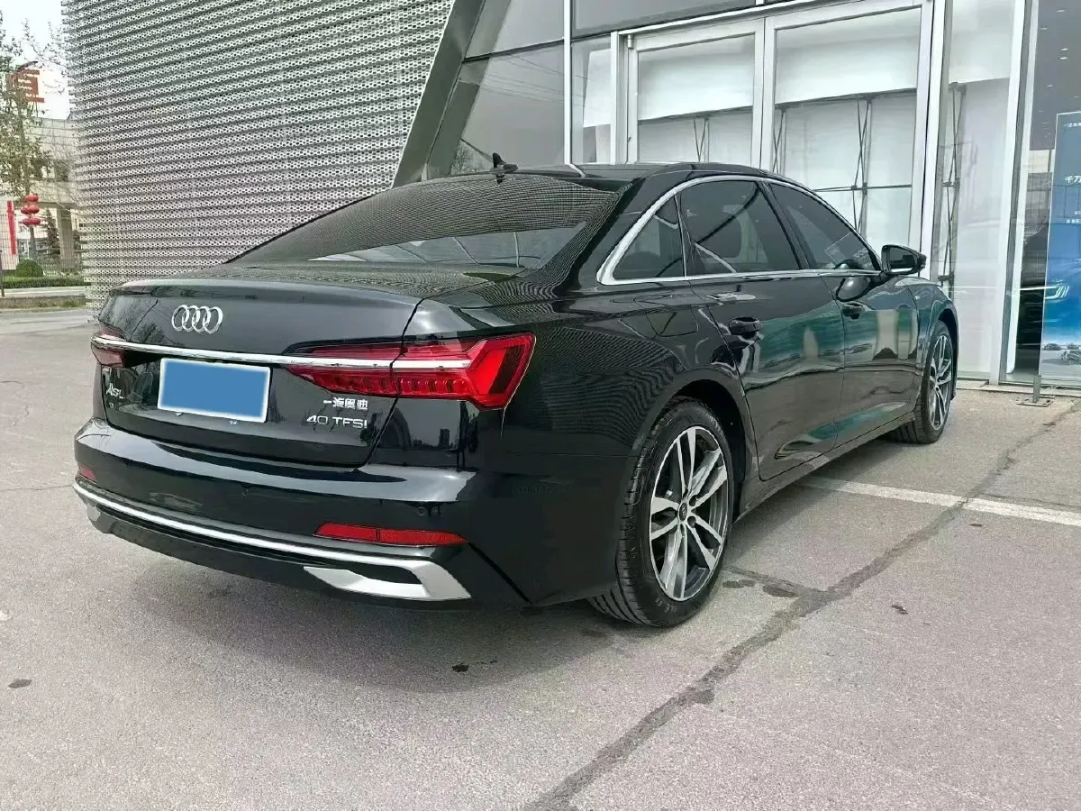 2024 Audi A6L 2.0T 190HP L4 7DCT,autocango,china used car exporter,china ev exporter,chinese used car exporter,chinese used ev exporter