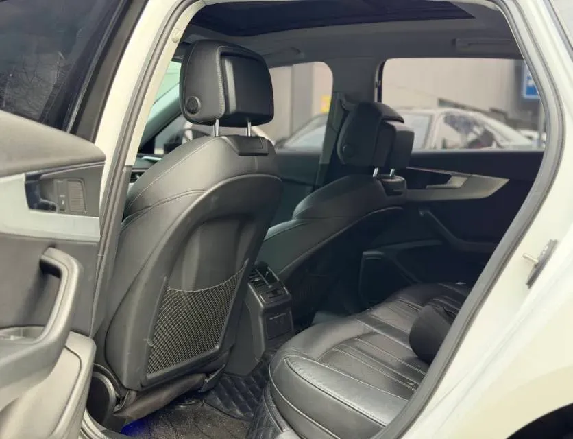 2020 Audi A4L 2.0T 190HP L4 7DCT,autocango,china used car exporter,china ev exporter,chinese used car exporter,chinese used ev exporter