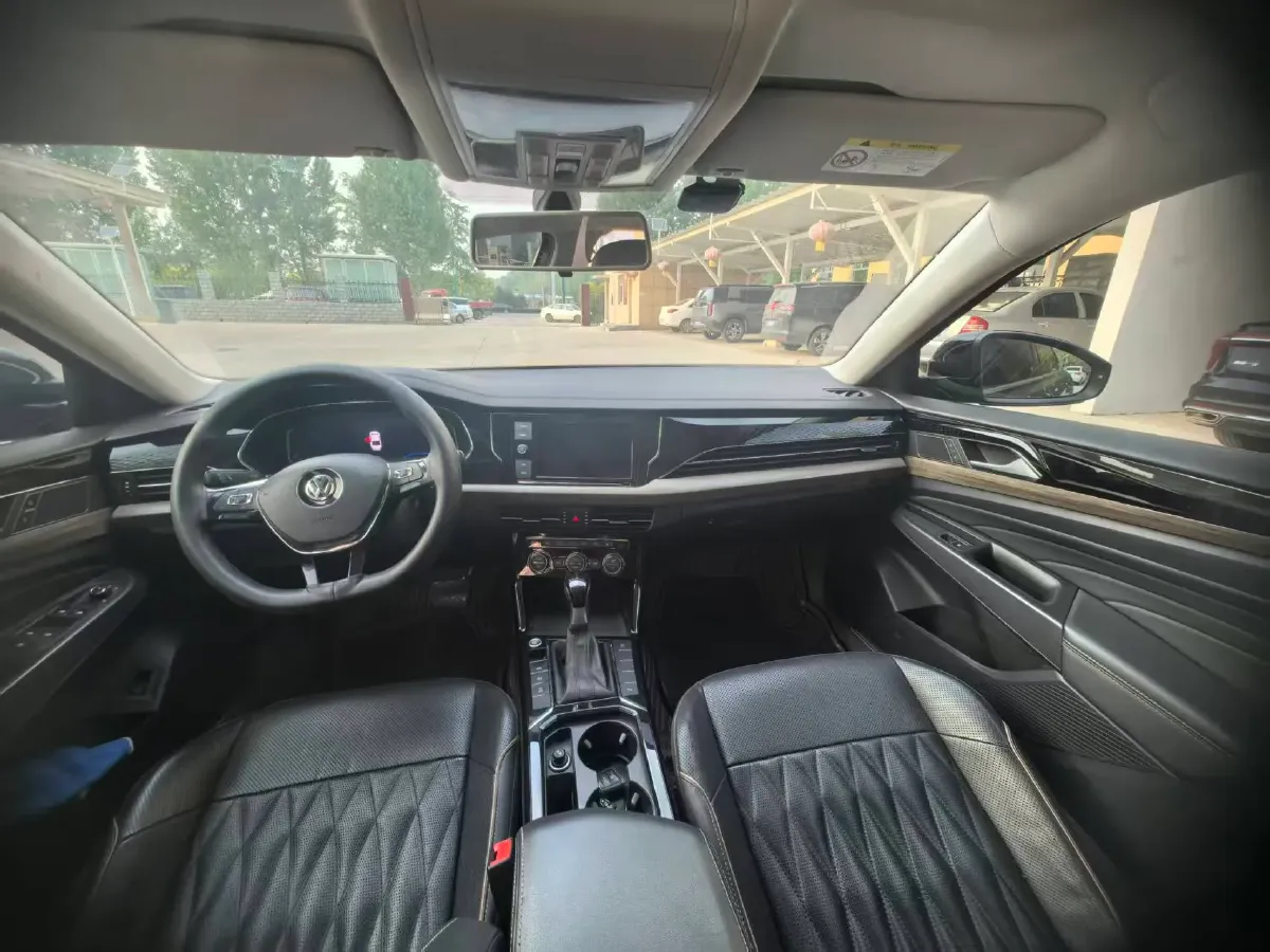 2019 Volvo V40 1.5T 152HP L4 6AT,autocango,china used car exporter,china ev exporter,chinese used car exporter,chinese used ev exporter