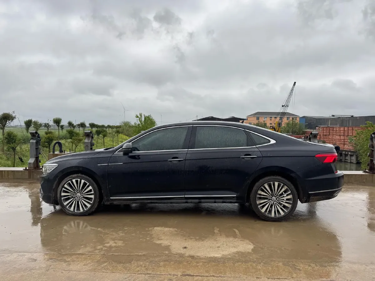 2020 Volkswagen Passat 2.0T 186HP L4 7DCT,autocango,china used car exporter,china ev exporter,chinese used car exporter,chinese used ev exporter