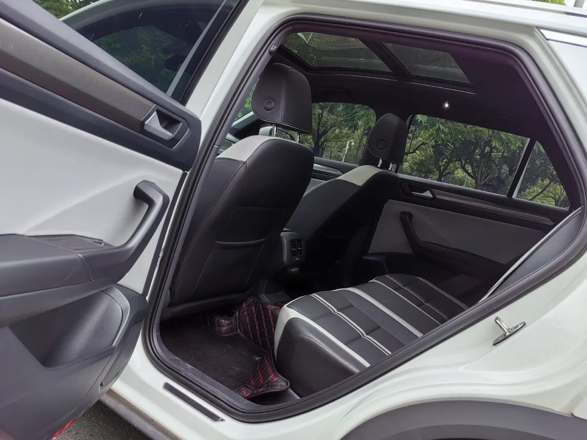 2023 Volkswagen T-Roc 1.5T 160HP L4 7DCT,autocango,china used car exporter,china ev exporter,chinese used car exporter,chinese used ev exporter