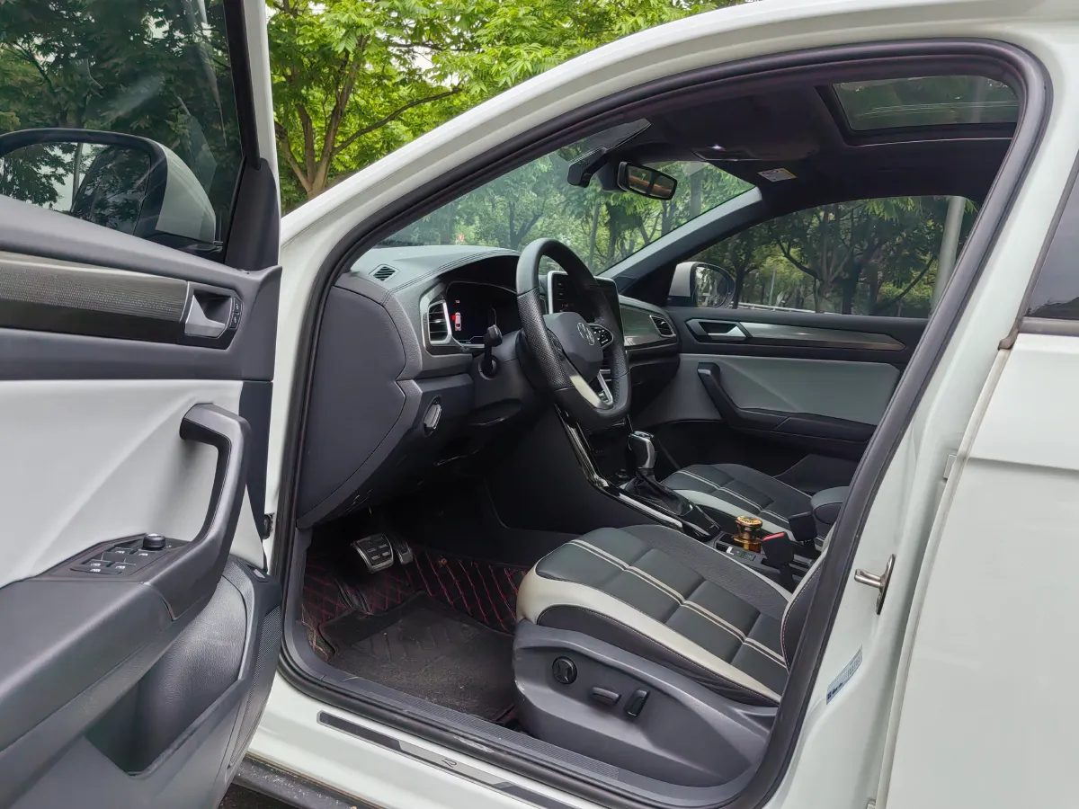 2023 Volkswagen T-Roc 1.5T 160HP L4 7DCT,autocango,china used car exporter,china ev exporter,chinese used car exporter,chinese used ev exporter