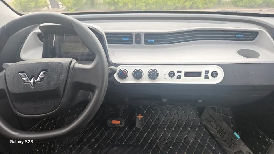 2020 WuLing HongGuang MINI EV BEV 9.3KWH,autocango,china used car exporter,china ev exporter,chinese used car exporter,chinese used ev exporter