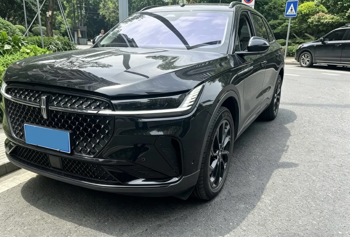 2023 Lincoln Nautilus 2.0T 261HP L4 8AT,autocango,china used car exporter,china ev exporter,chinese used car exporter,chinese used ev exporter