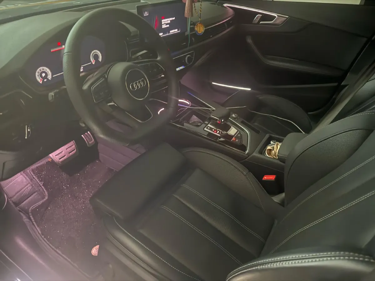 2024 Audi A4L 2.0T 190HP L4 7DCT,autocango,china used car exporter,china ev exporter,chinese used car exporter,chinese used ev exporter