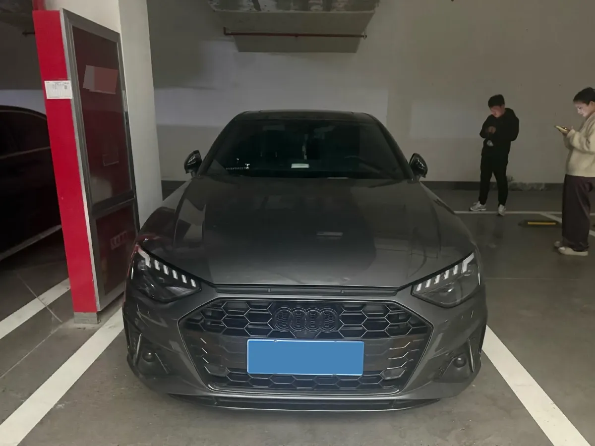 2024 Audi A4L 2.0T 190HP L4 7DCT,autocango,china used car exporter,china ev exporter,chinese used car exporter,chinese used ev exporter