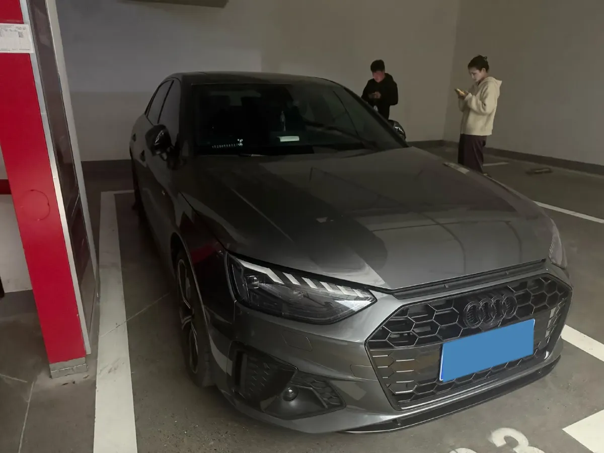 2024 Audi A4L 2.0T 190HP L4 7DCT,autocango,china used car exporter,china ev exporter,chinese used car exporter,chinese used ev exporter