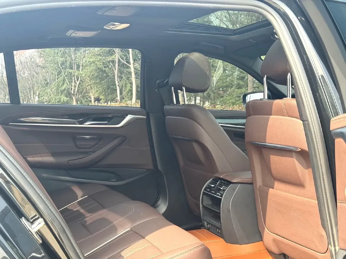 2022 BMW 5 Series 2.0T 184HP L4 8AT,autocango,china used car exporter,china ev exporter,chinese used car exporter,chinese used ev exporter