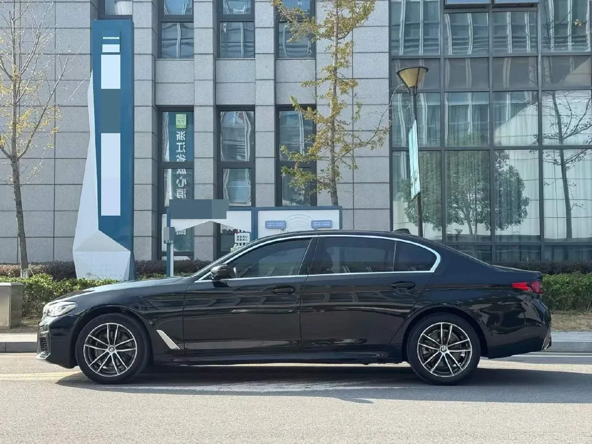 2022 BMW 5 Series 2.0T 184HP L4 8AT,autocango,china used car exporter,china ev exporter,chinese used car exporter,chinese used ev exporter