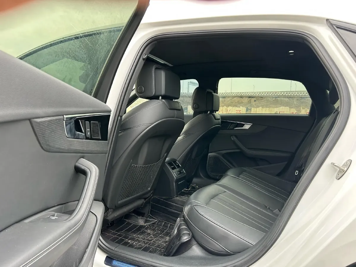 2023 Audi A4L 2.0T 190HP L4 7DCT,autocango,china used car exporter,china ev exporter,chinese used car exporter,chinese used ev exporter