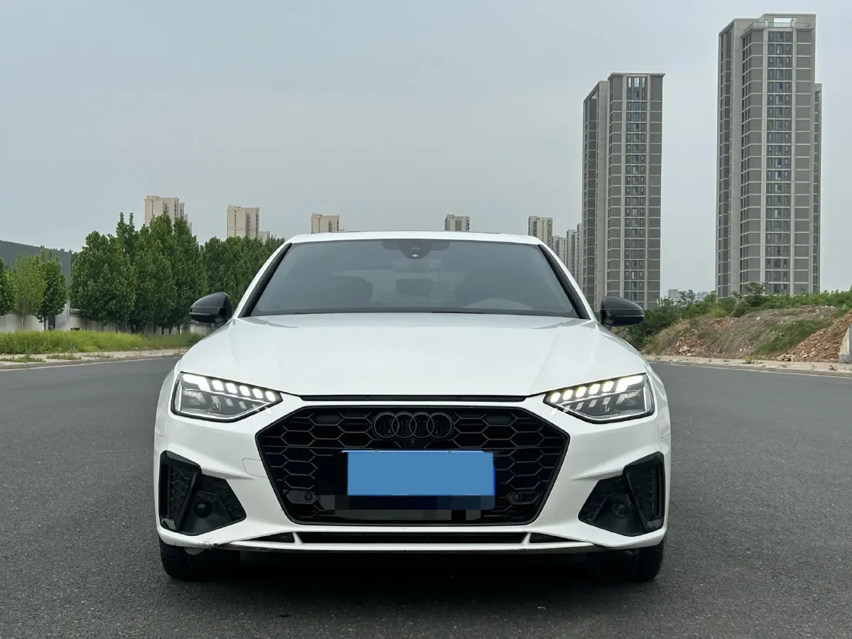 2023 Audi A4L 2.0T 190HP L4 7DCT,autocango,china used car exporter,china ev exporter,chinese used car exporter,chinese used ev exporter