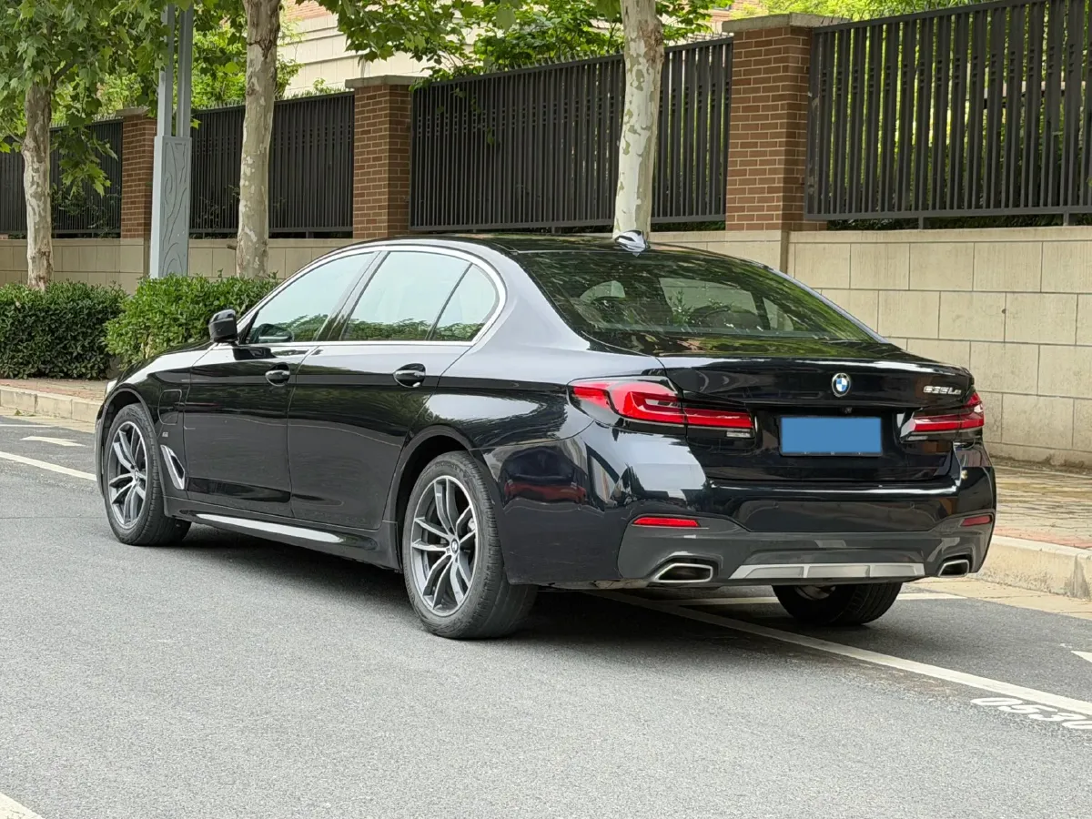 2021 BMW 5 Series 2.0T 184HP L4 8AT PHEV 17.7KWH,autocango,china used car exporter,china ev exporter,chinese used car exporter,chinese used ev exporter