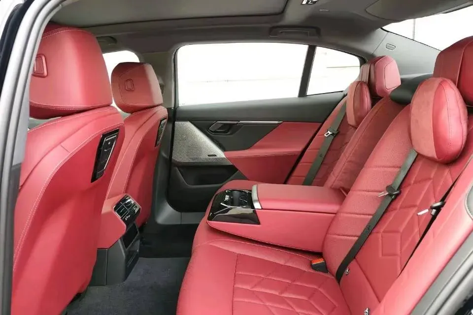 2024 BMW 5 Series 2.0T 258HP L4 8AT,autocango,china used car exporter,china ev exporter,chinese used car exporter,chinese used ev exporter