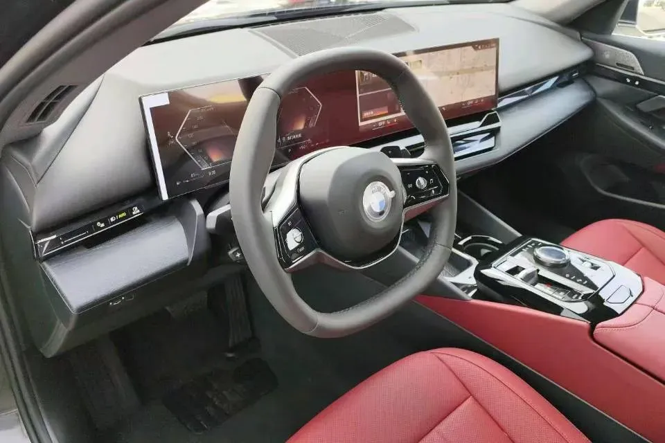 2024 BMW 5 Series 2.0T 258HP L4 8AT,autocango,china used car exporter,china ev exporter,chinese used car exporter,chinese used ev exporter