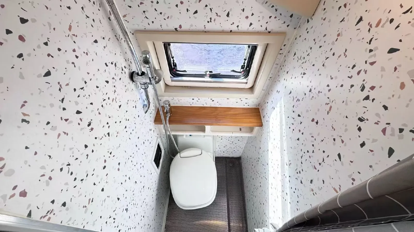 2020 YuTong T7 3.5T 313HP V6 10AT,autocango,china used car exporter,china ev exporter,chinese used car exporter,chinese used ev exporter