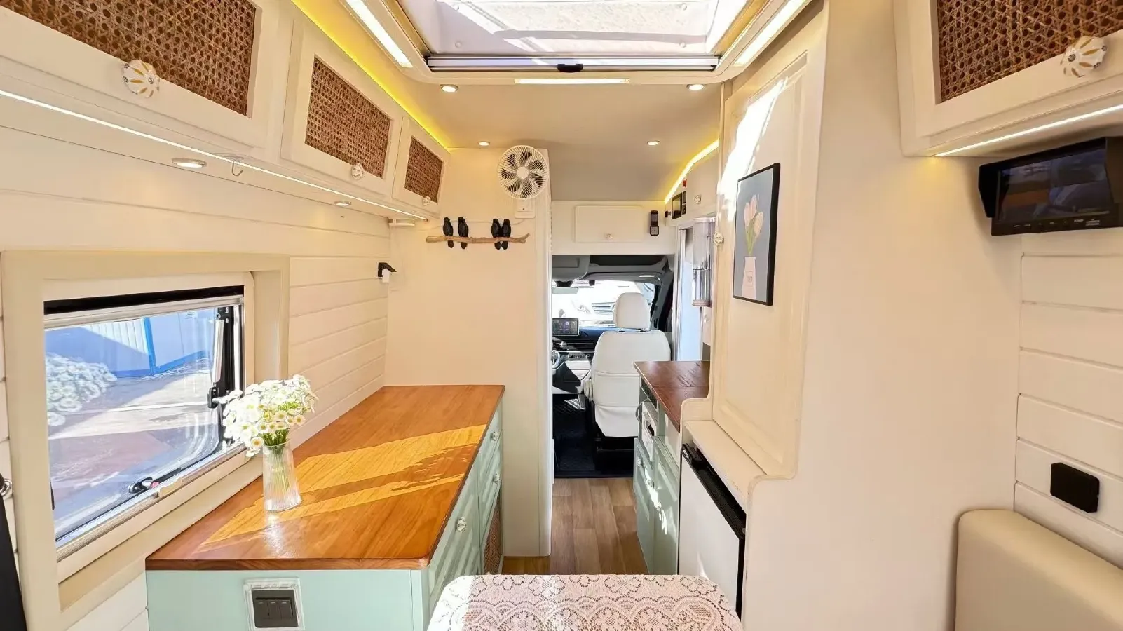 2020 YuTong T7 3.5T 313HP V6 10AT,autocango,china used car exporter,china ev exporter,chinese used car exporter,chinese used ev exporter