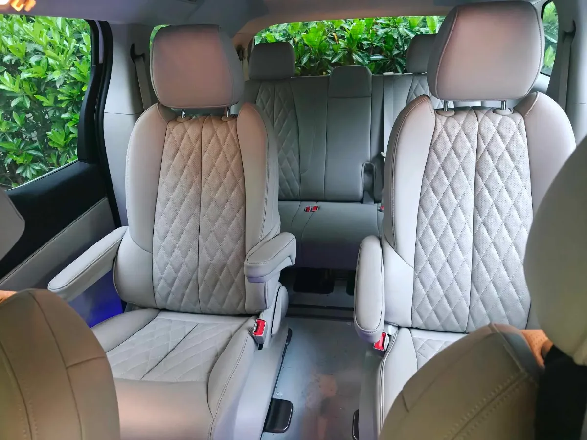 2023 Buick GL8 2.0T 237HP L4 9AT,autocango,china used car exporter,china ev exporter,chinese used car exporter,chinese used ev exporter