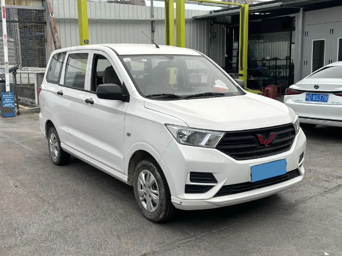 2021 WuLing HongGuang 1.5L 99HP L4 6MT,autocango,china used car exporter,china ev exporter,chinese used car exporter,chinese used ev exporter